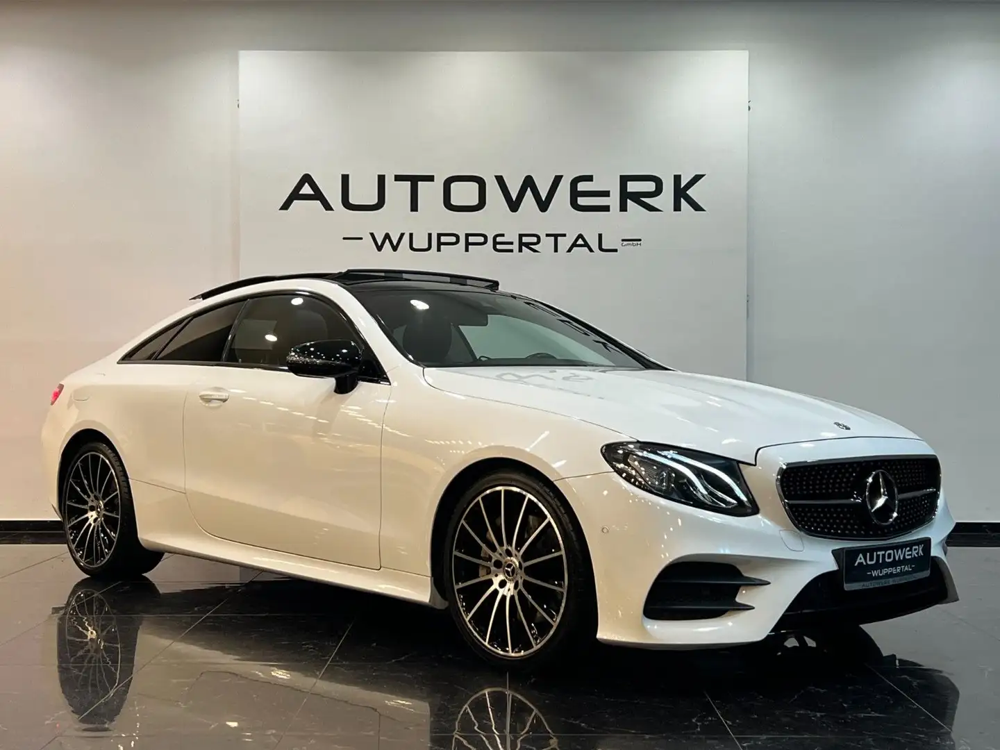 Mercedes-Benz E 300 Coupe*AMG*WIDESCREEN*PANO*KAMERA* Fehér - 1