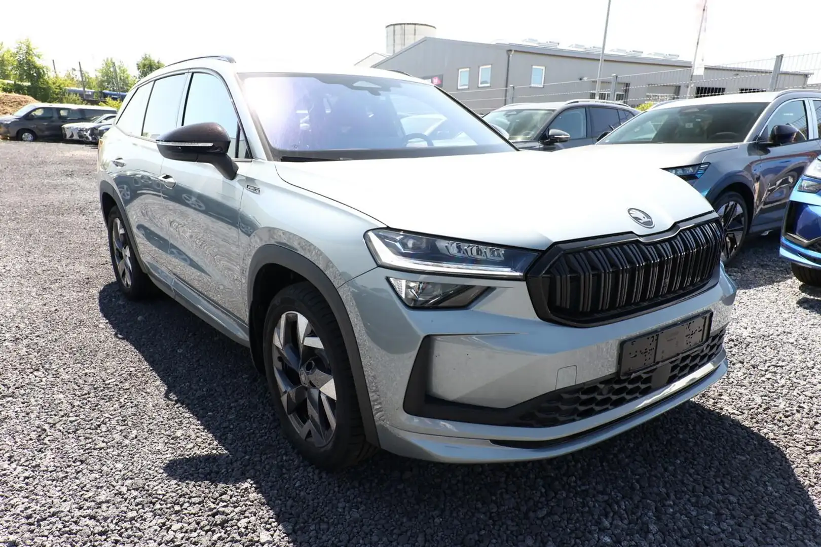 Skoda Kodiaq Sportline Sportl AHK Pano Matrix Nav Kessy ACC ... Grau - 2