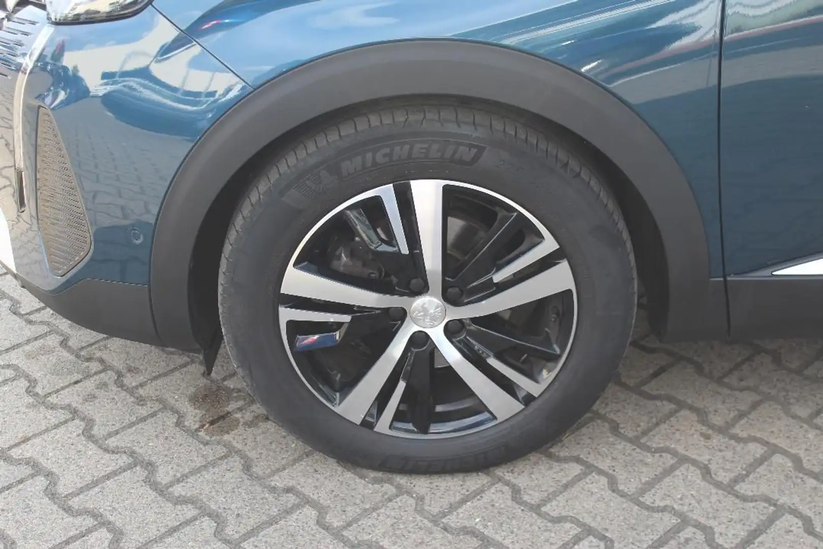 Peugeot 3008 GT Blue-HDi 130 Blau - 2