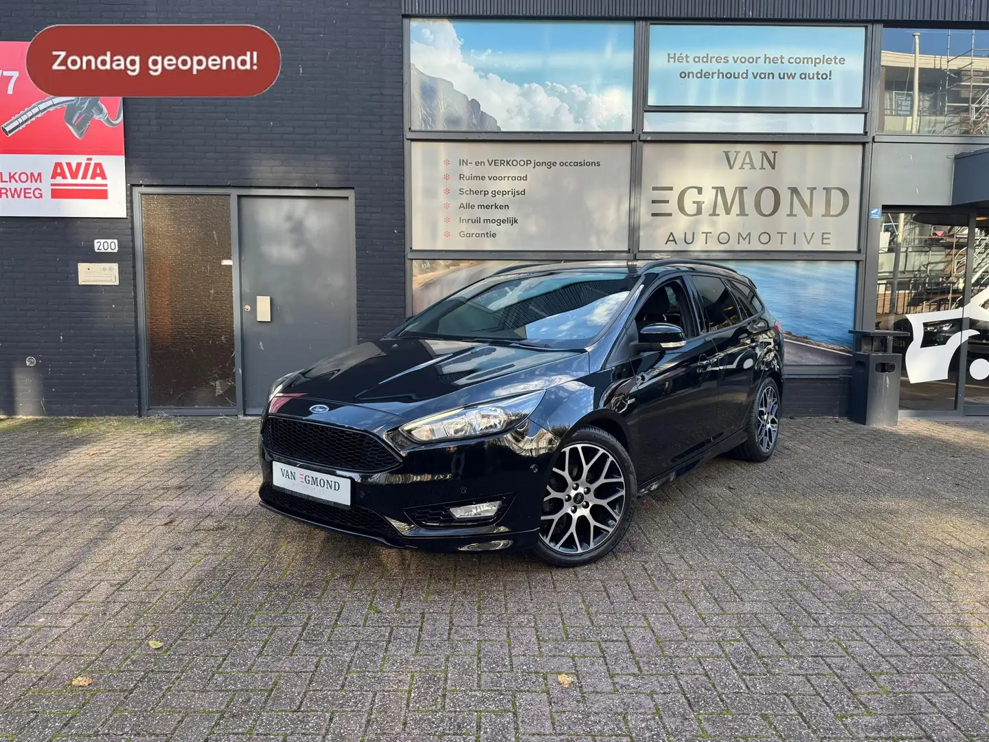 Ford Focus Wagon 1.0 EcoBoost ST Line Business Zwart - 1