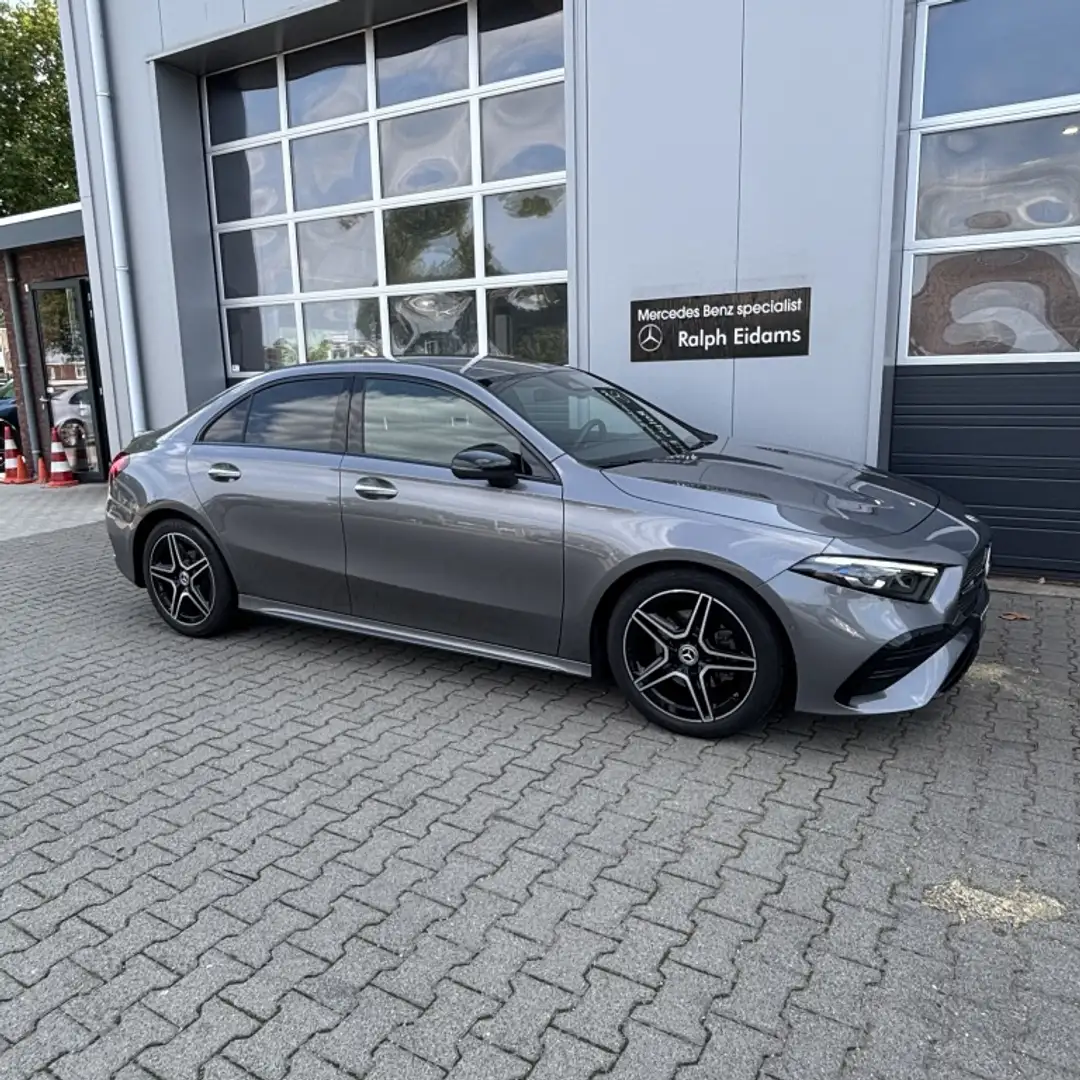 Mercedes-Benz A 180 -Klasse Lim. A180 Lim. AMG Line (EURO 6d) Grijs - 2