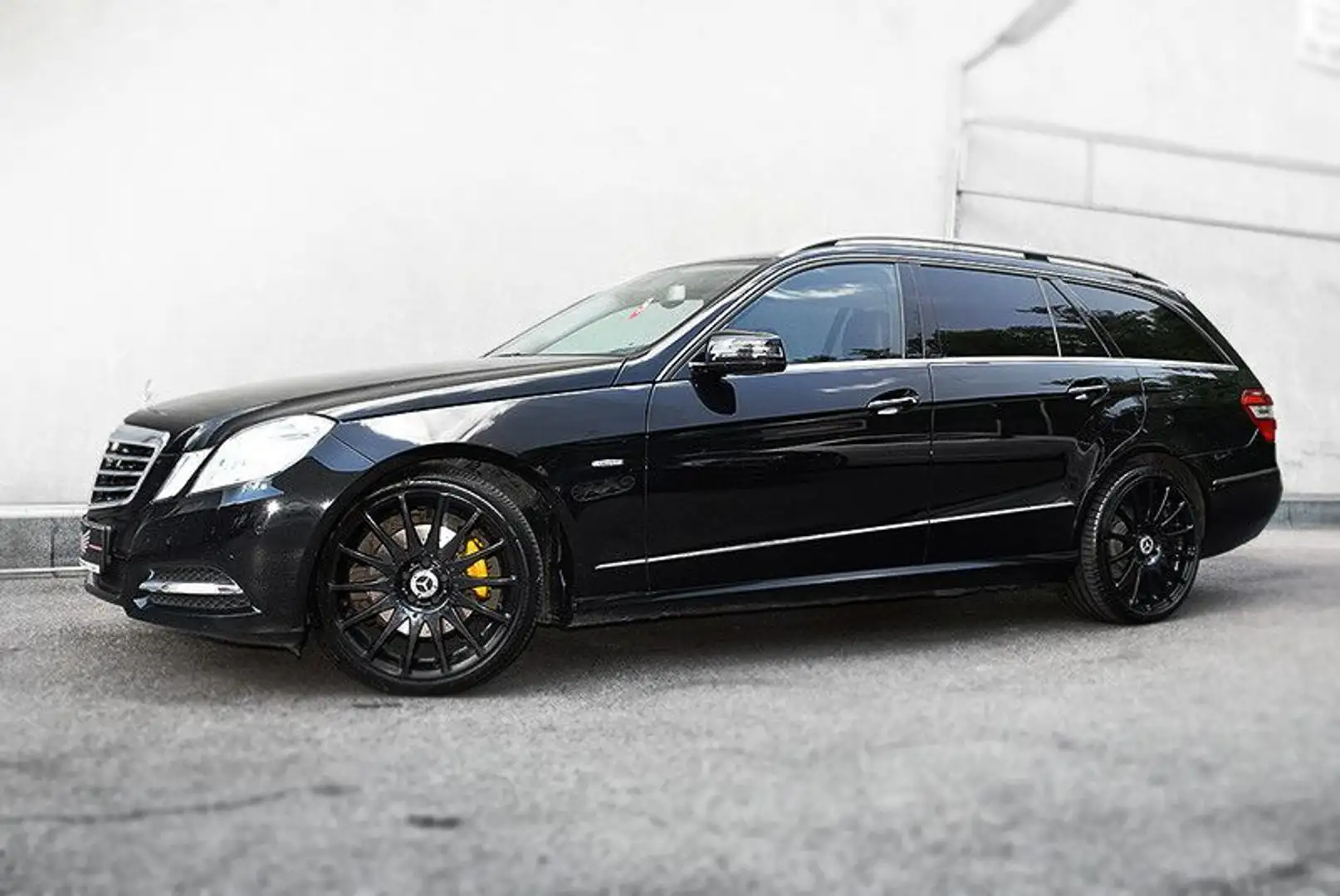 Mercedes-Benz E 200 CGIAVANTGARDE BE *Aut.*Lede*AHK*Sitzheiz.* Schwarz - 2