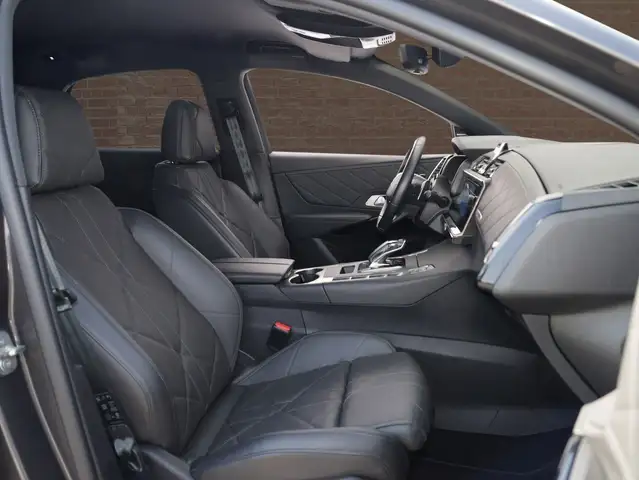 DS Automobiles DS 7 view 11