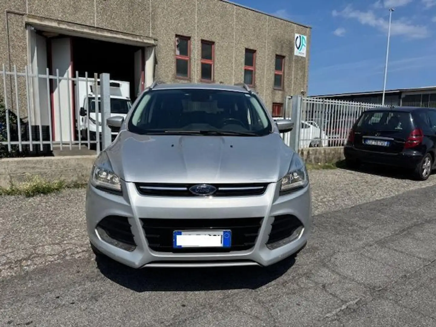 Ford Kuga 2.0 TDCI 120 CV S&S 2WD Titanium Argento - 2