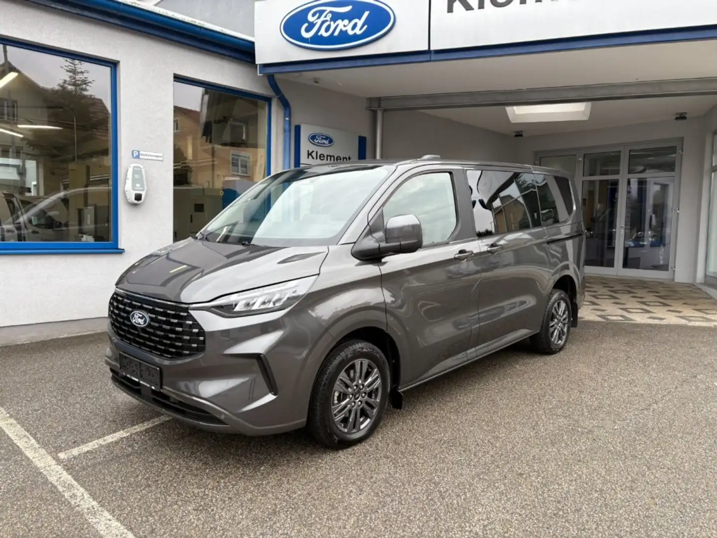 Ford Tourneo Custom Titanium L1 2.0 Ecoblue Grau - 1