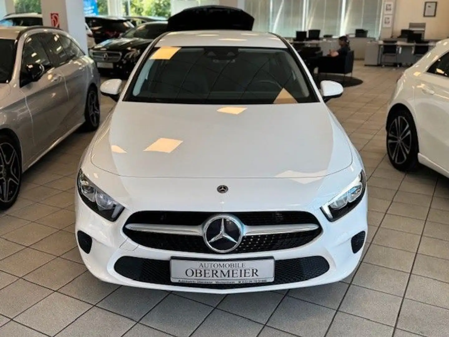 Mercedes-Benz A 180 Progr. CarPlay Rü-Ka LED SHZ MBux Blanc - 2