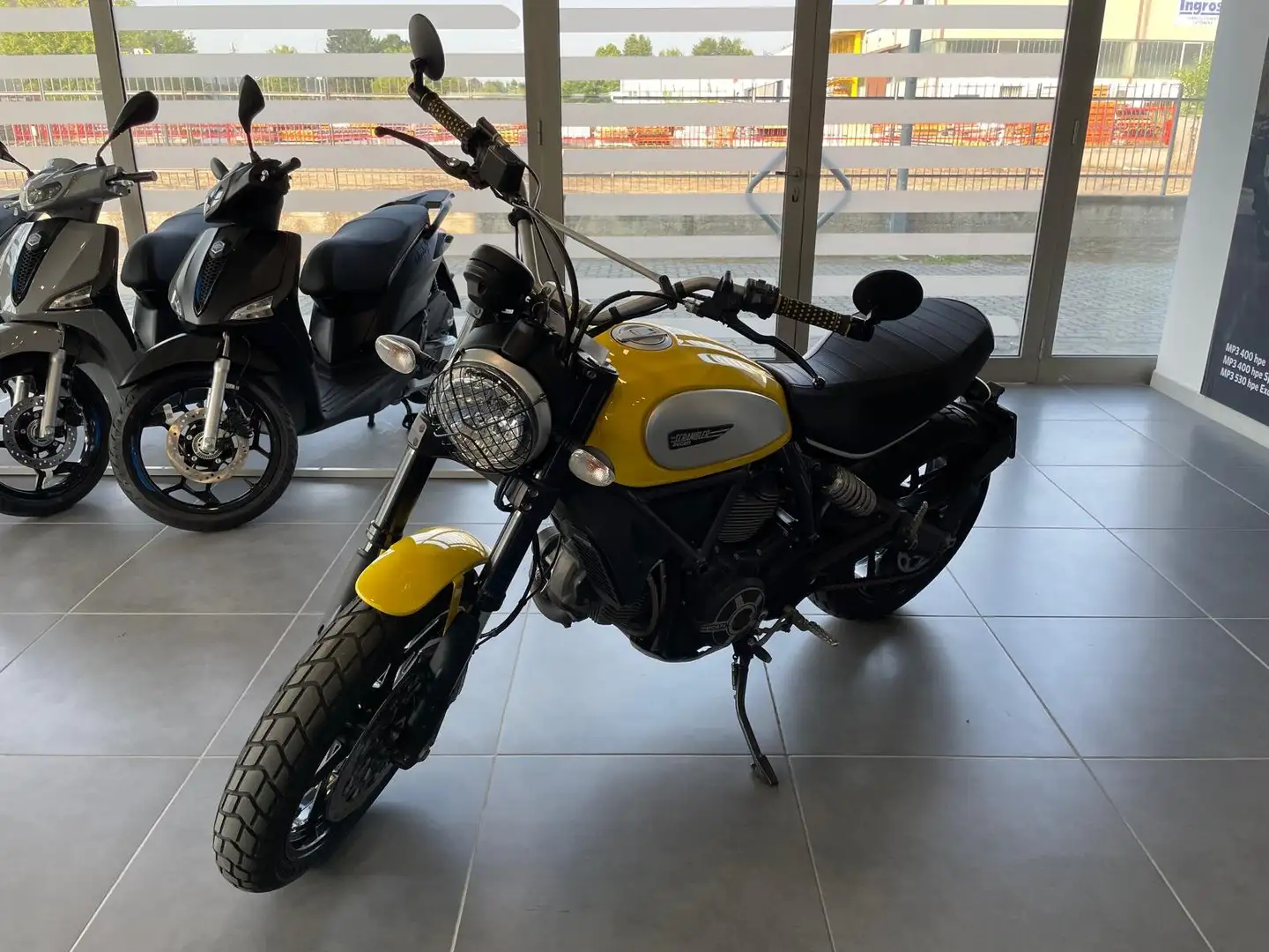 Ducati Scrambler 800, "ICON", SOLO 22.000KM, 12 MESI DI GARANZIA Giallo - 1