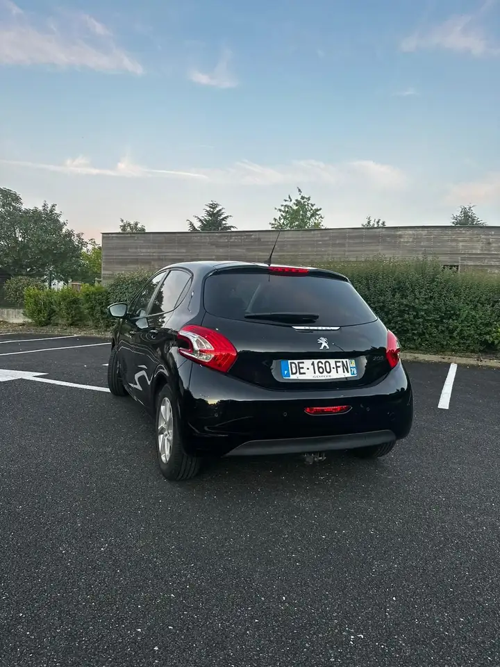 Peugeot 208 208 — photo 4
