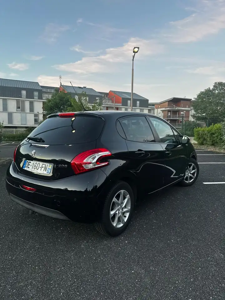 Peugeot 208 208 — photo 3