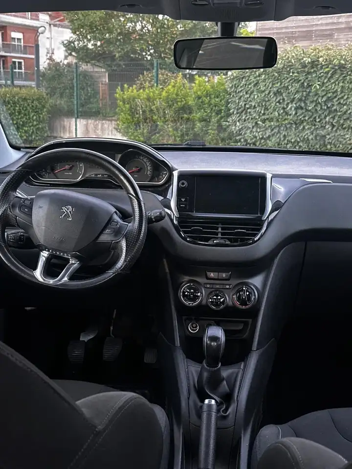 Peugeot 208 208 — photo 5