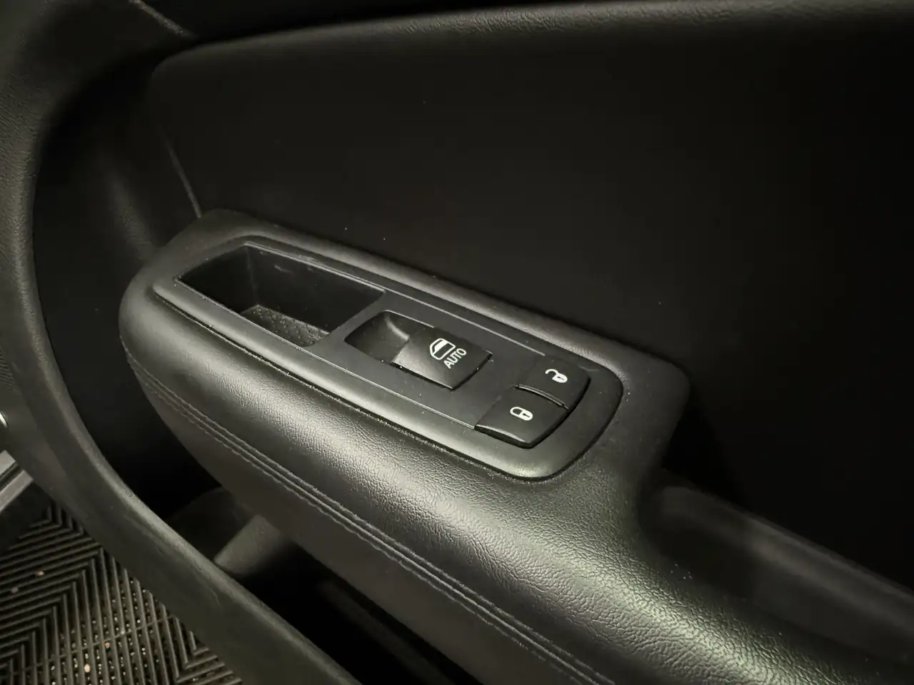 Chrysler 200 снимка Chrysler 200