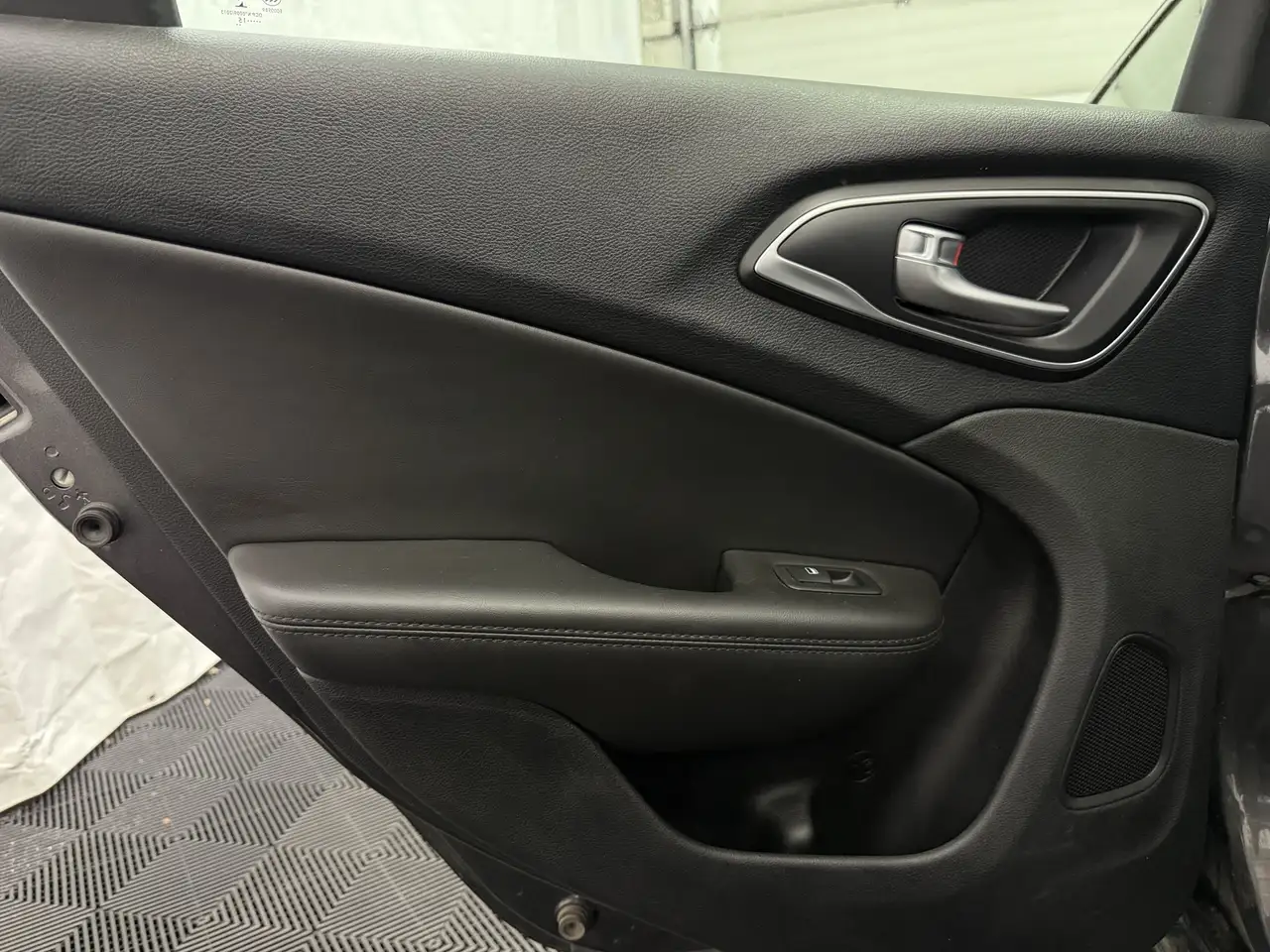 Chrysler 200 снимка Chrysler 200