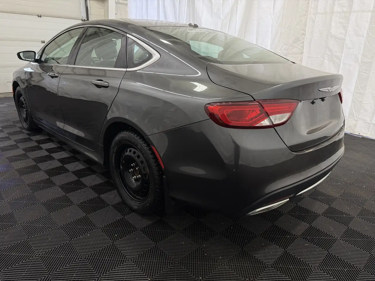 Chrysler 200 снимка Chrysler 200
