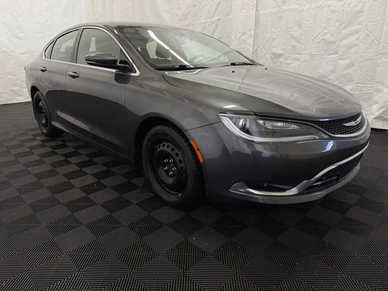 Chrysler 200 снимка Chrysler 200