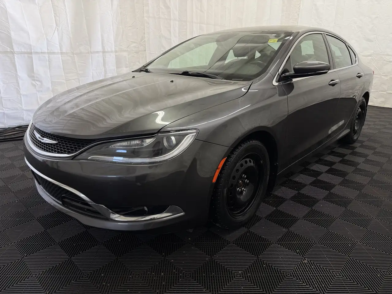 Chrysler 200 снимка Chrysler 200