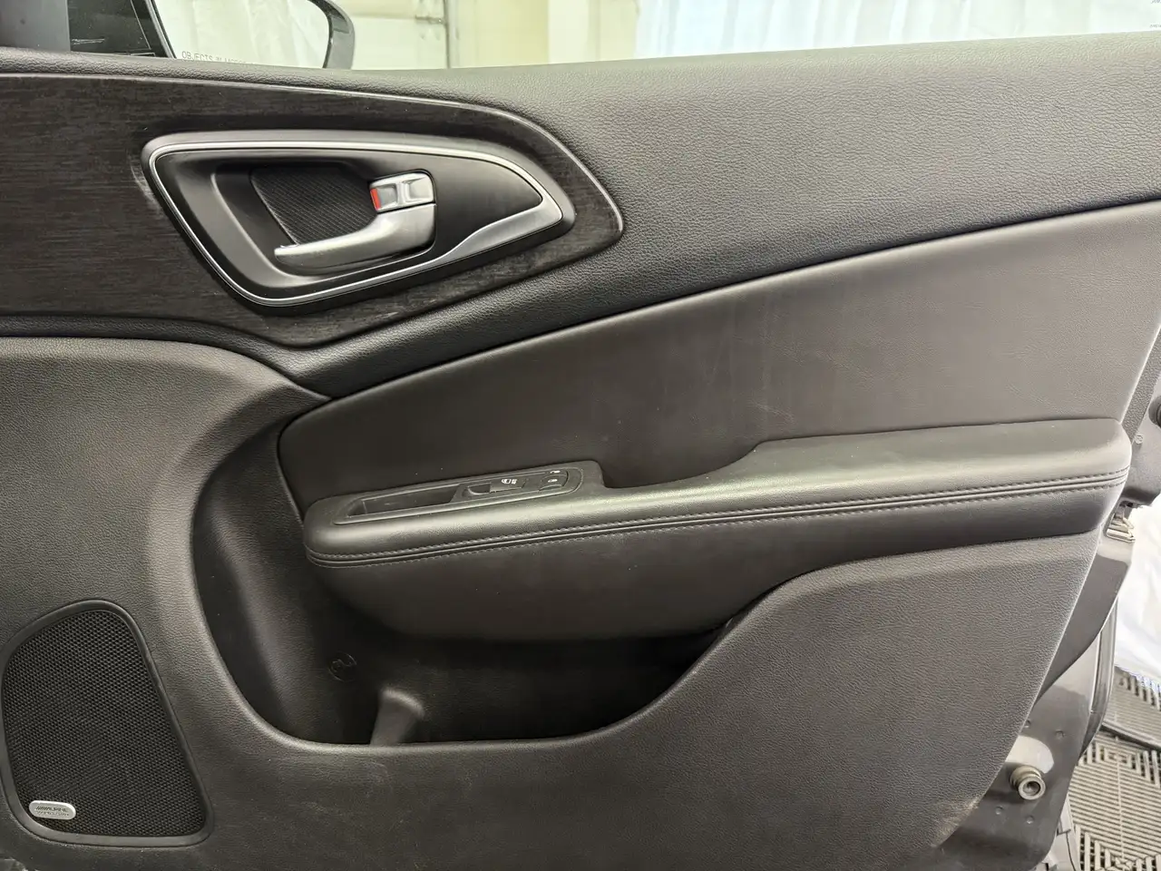 Chrysler 200 снимка Chrysler 200
