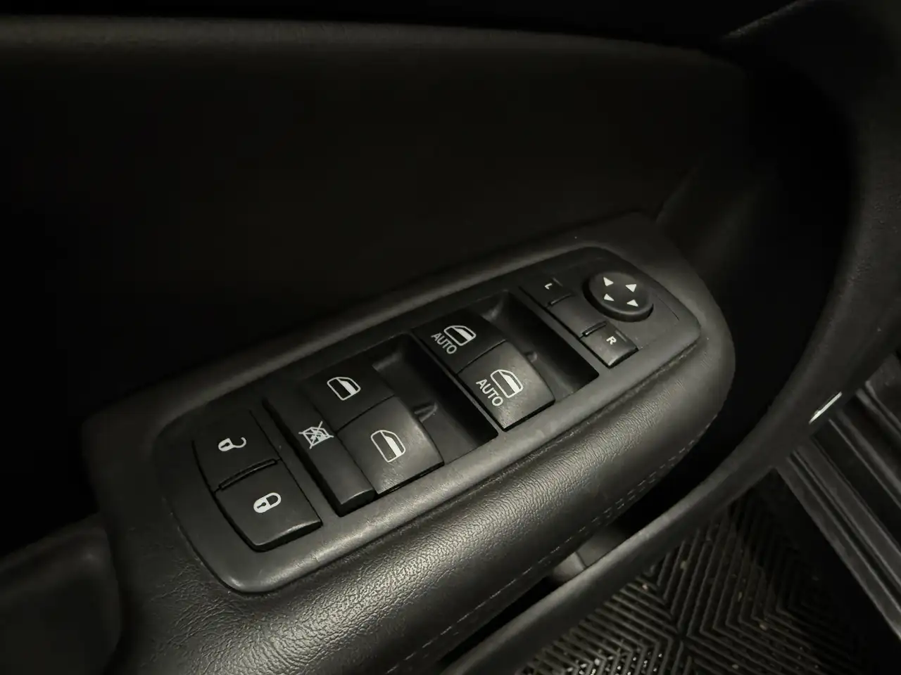 Chrysler 200 снимка Chrysler 200