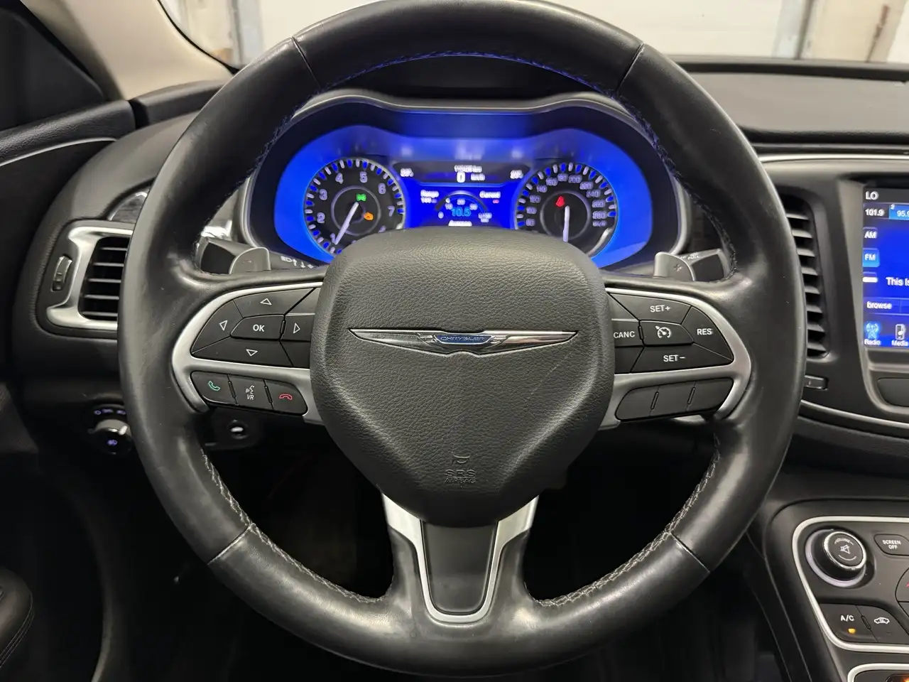 Chrysler 200 снимка Chrysler 200