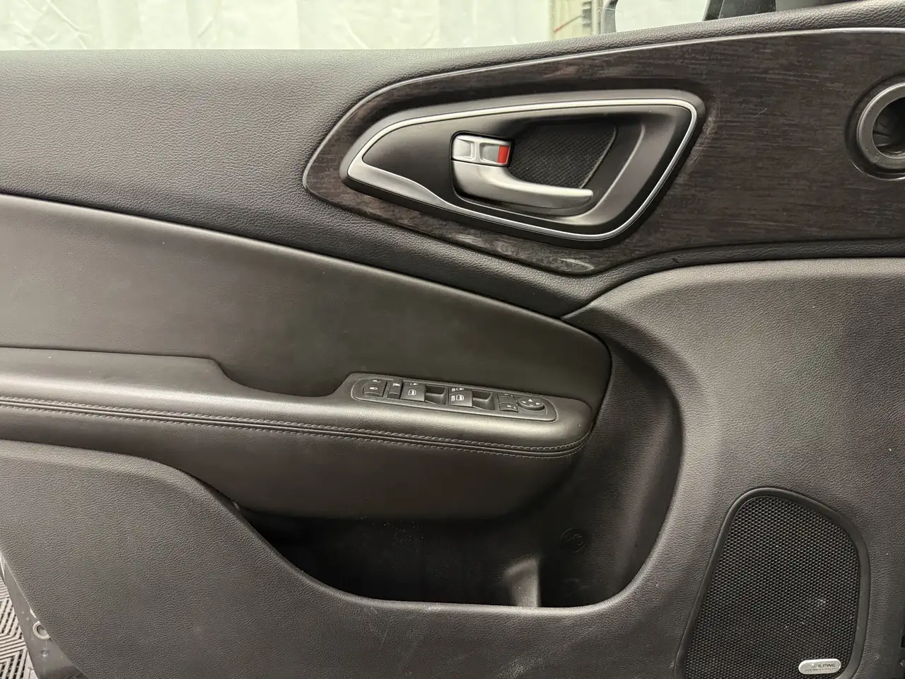 Chrysler 200 снимка Chrysler 200