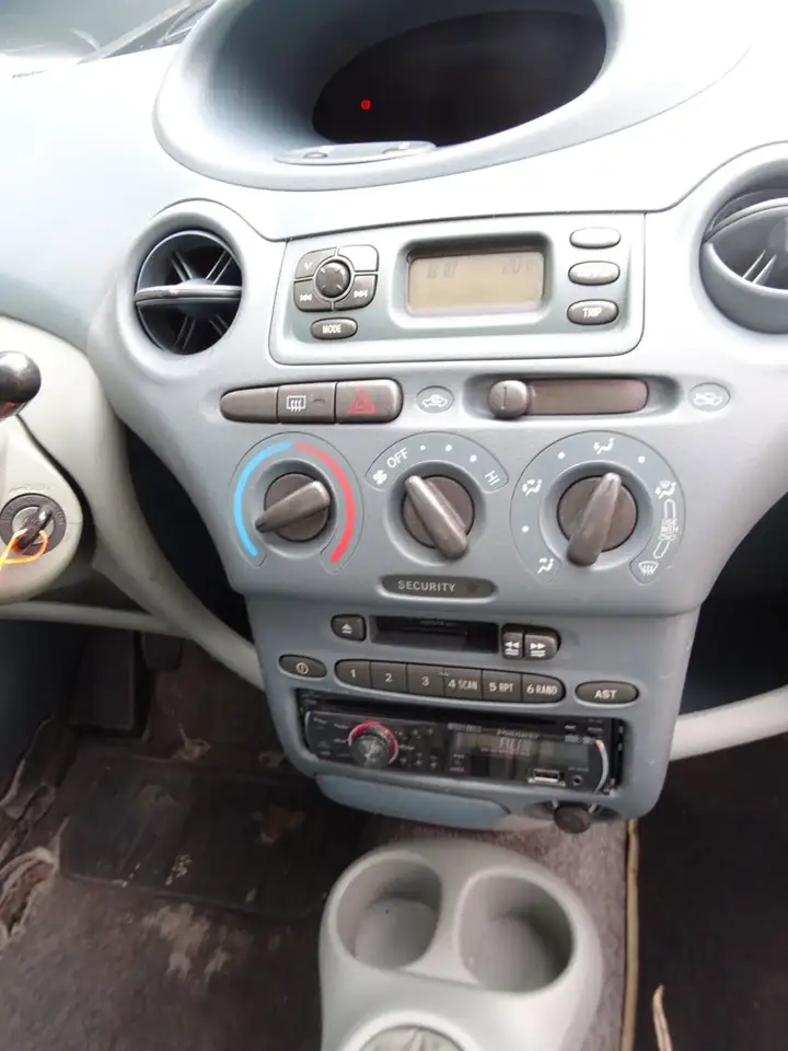 Toyota Yaris 1.0-16V VVT-i Terra, foto 8