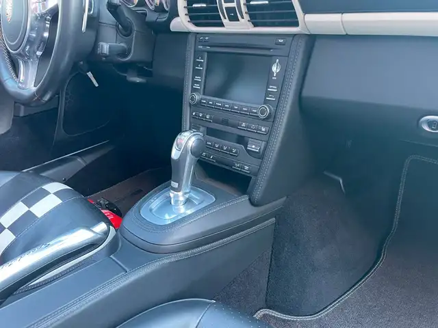 Porsche 911 view 15