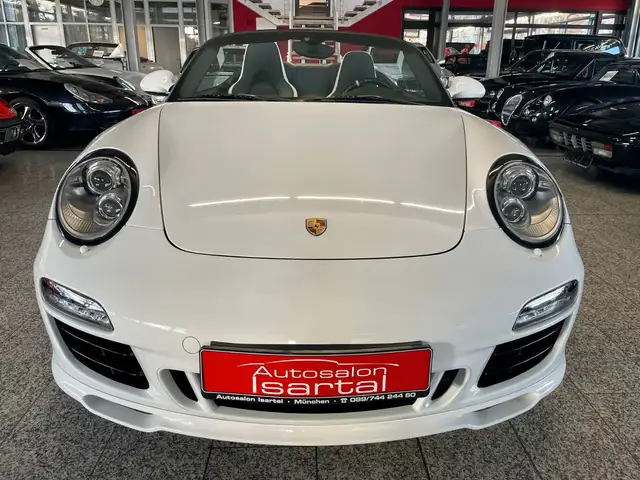 Porsche 911 view 3