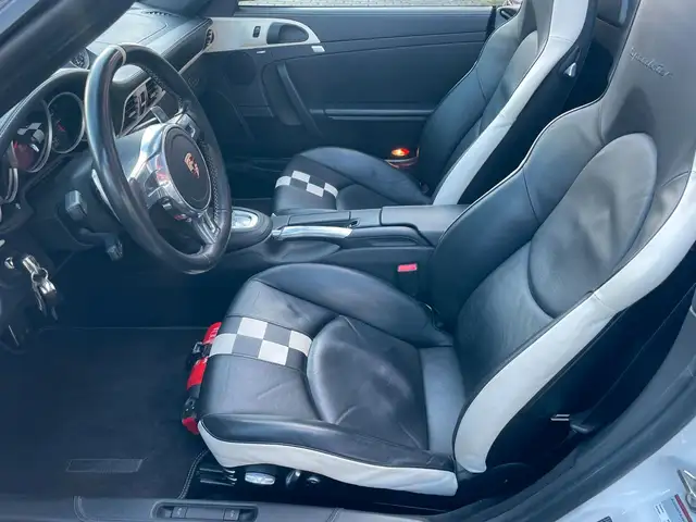 Porsche 911 view 9