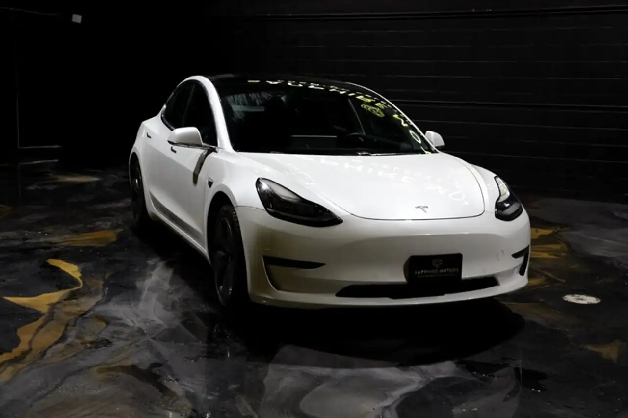 Tesla Model 3 fotografie Tesla Model 3