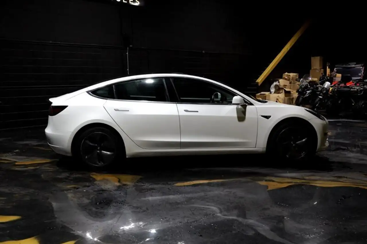 Tesla Model 3 fotografie Tesla Model 3