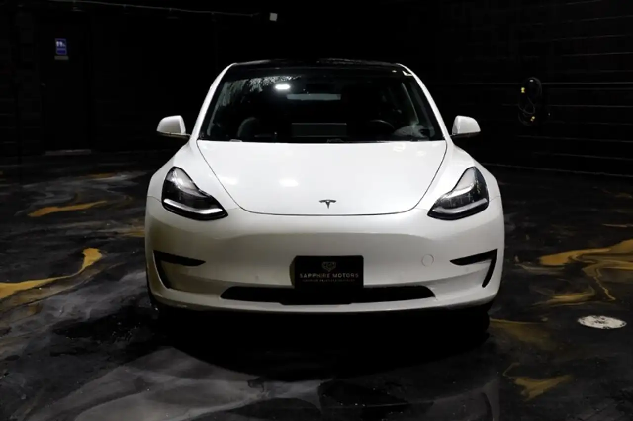 Tesla Model 3 fotografie Tesla Model 3