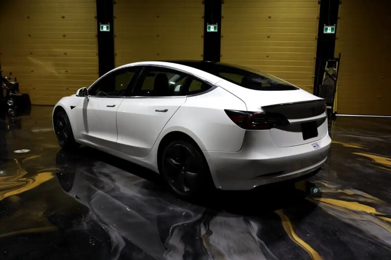 Tesla Model 3 fotografie Tesla Model 3