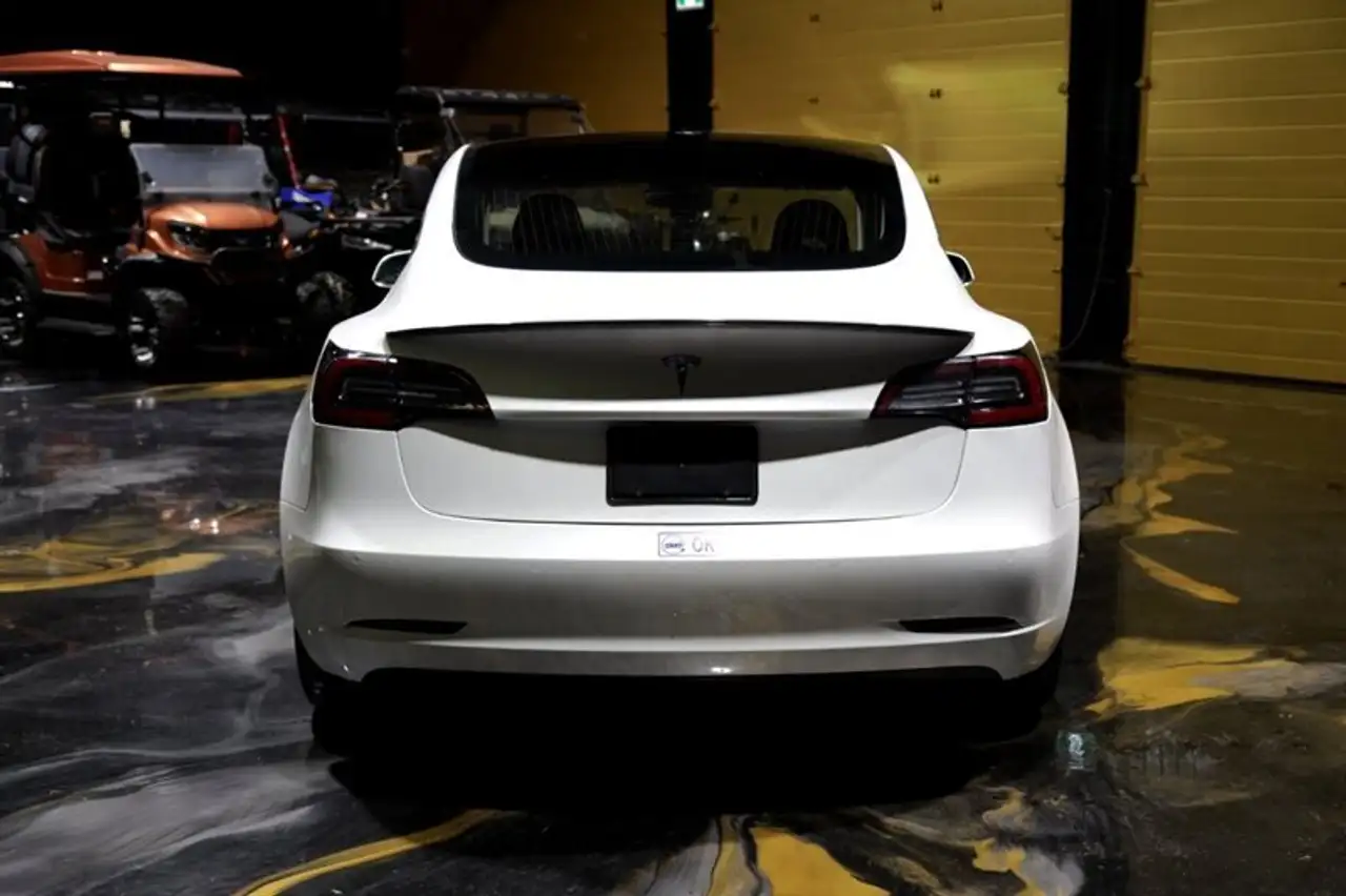 Tesla Model 3 fotografie Tesla Model 3