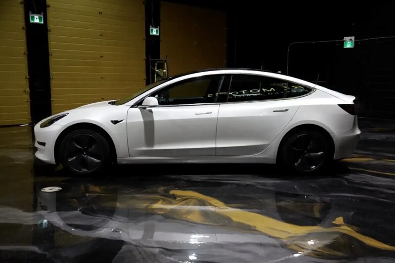 Tesla Model 3 fotografie Tesla Model 3