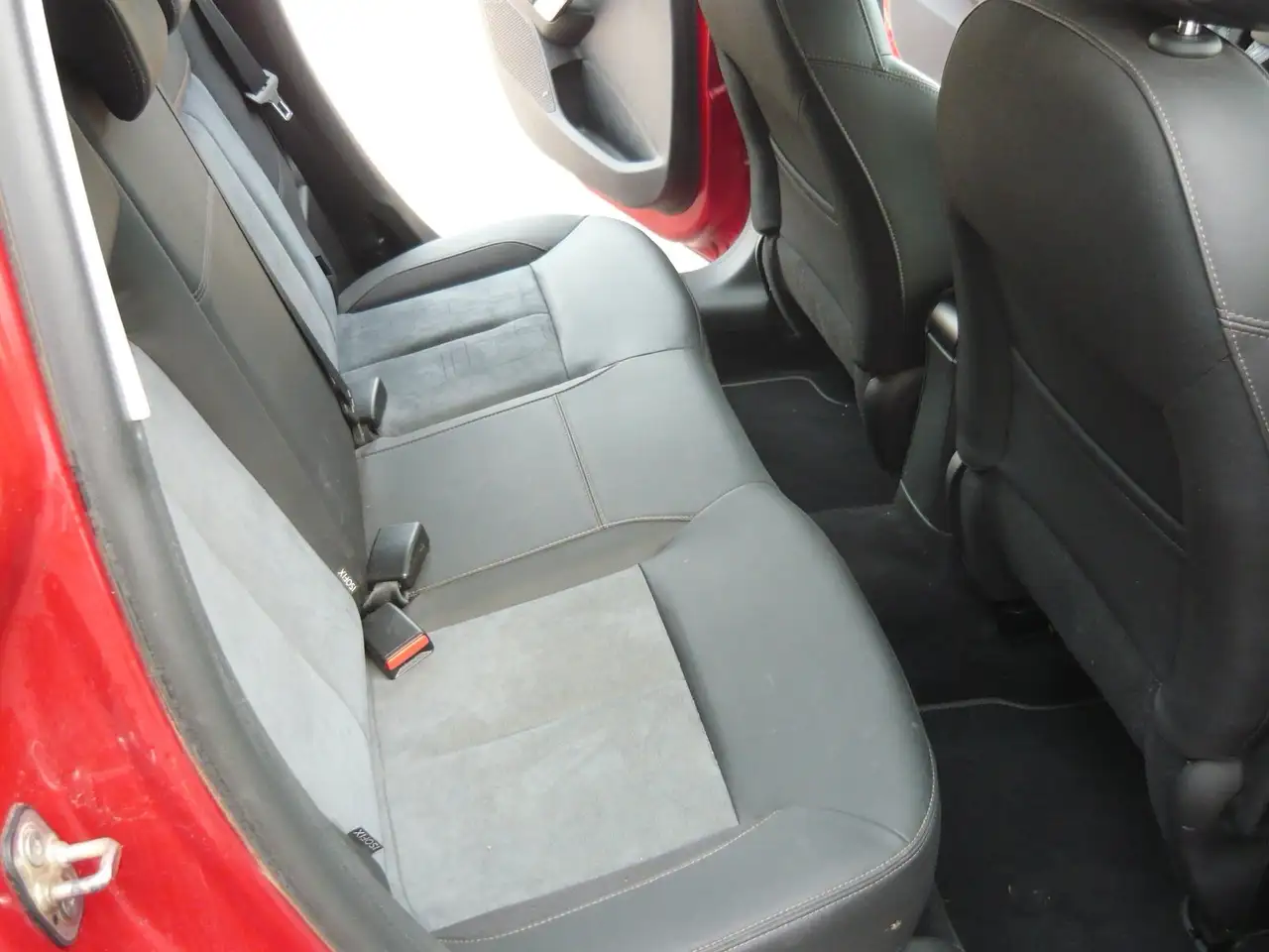 Peugeot 208 208 — photo 9