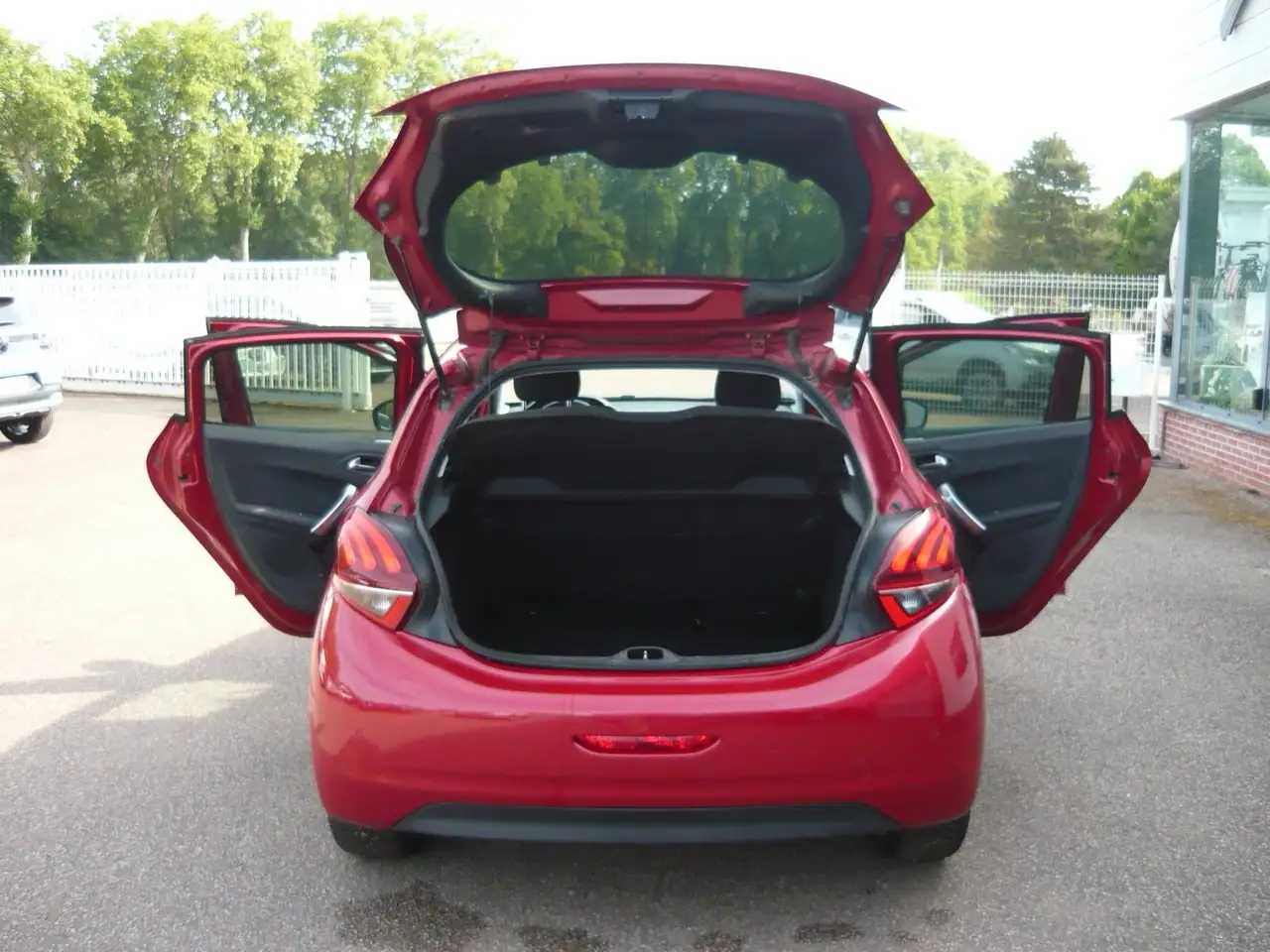 Peugeot 208 208 — photo 8