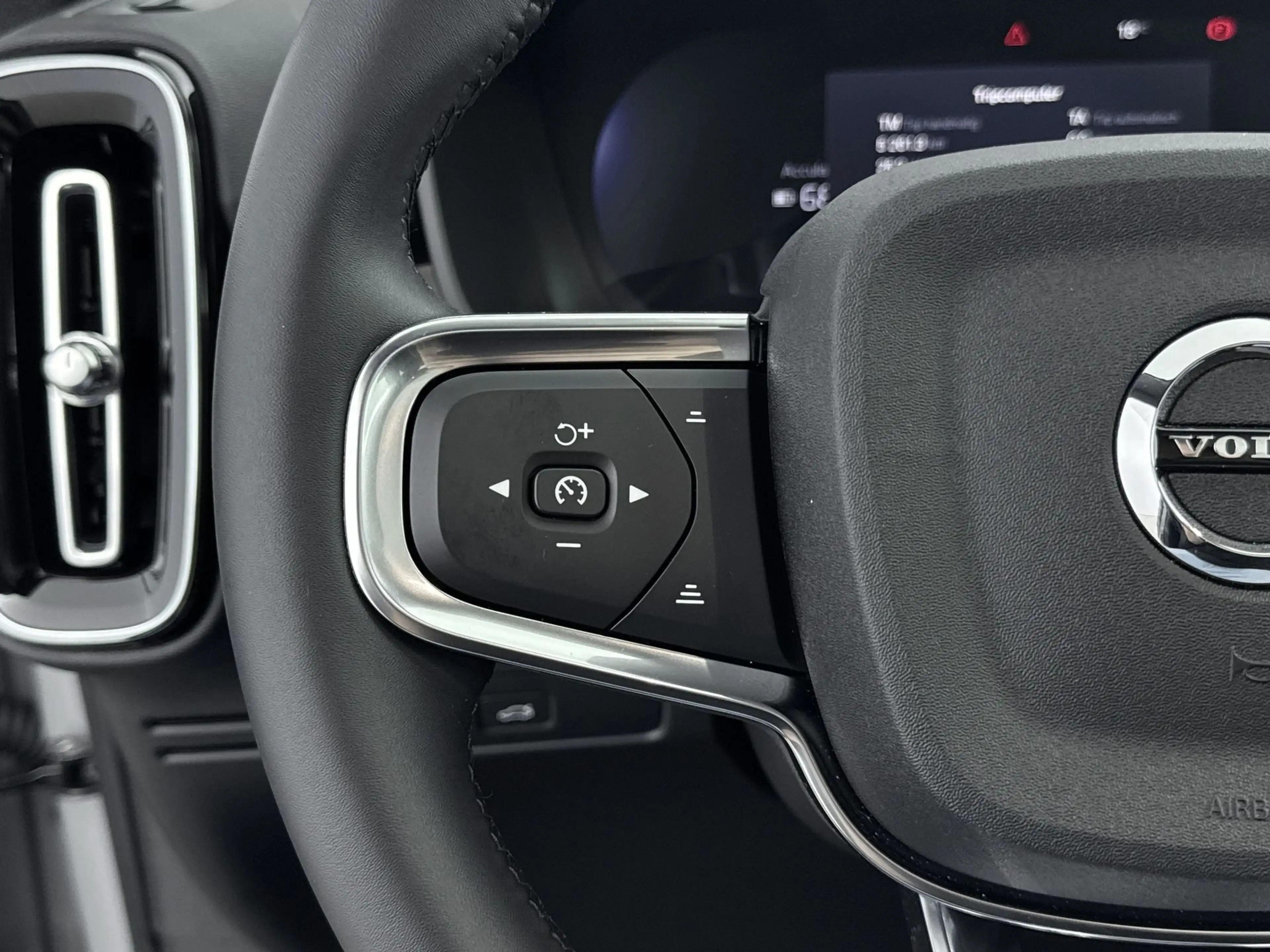 Volvo C40 TWIN ULTIMATE | PANORAMADAK | 20" | WARMTEPOMP | N — photo 29
