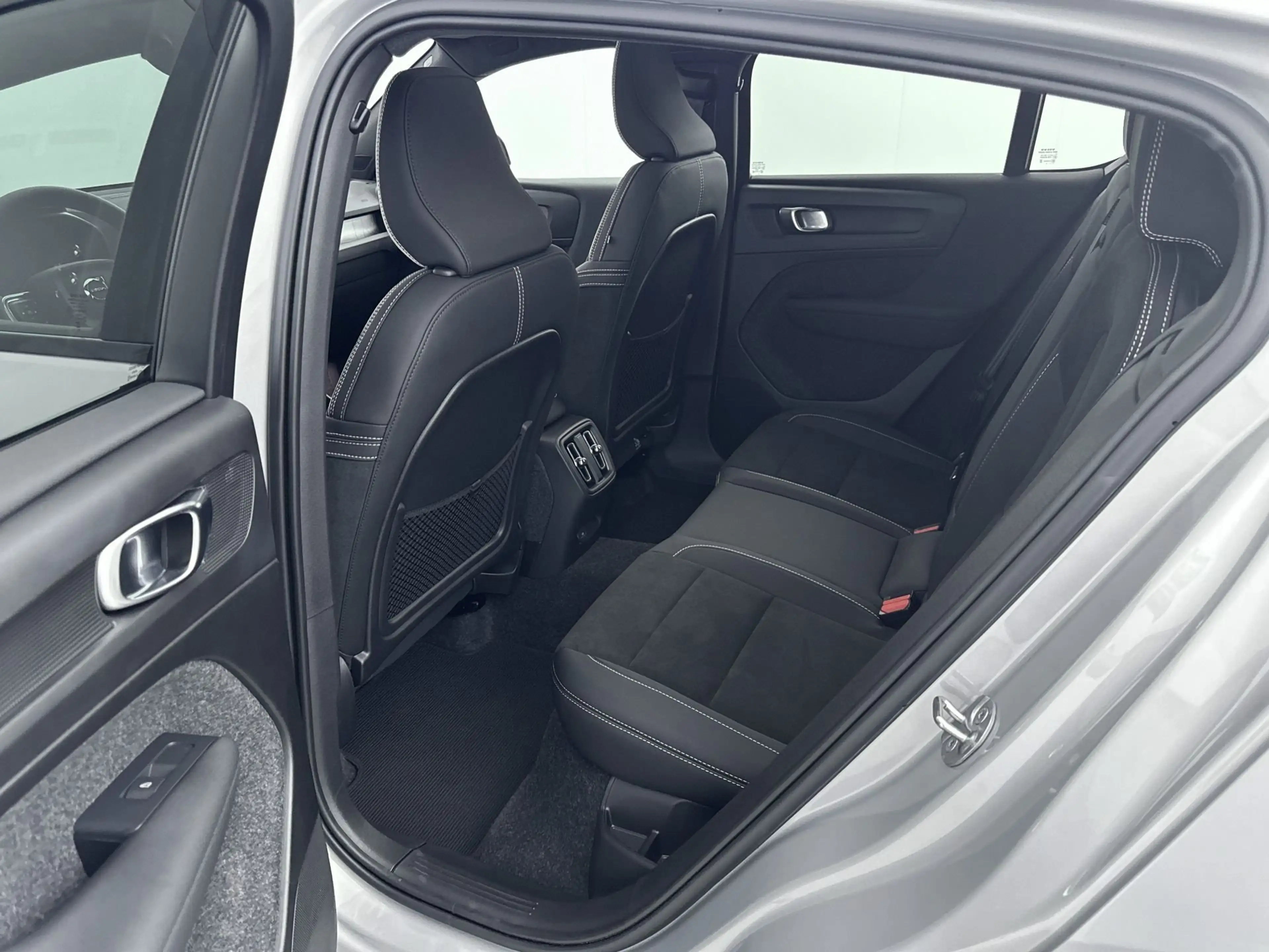 Volvo C40 TWIN ULTIMATE | PANORAMADAK | 20" | WARMTEPOMP | N — photo 18