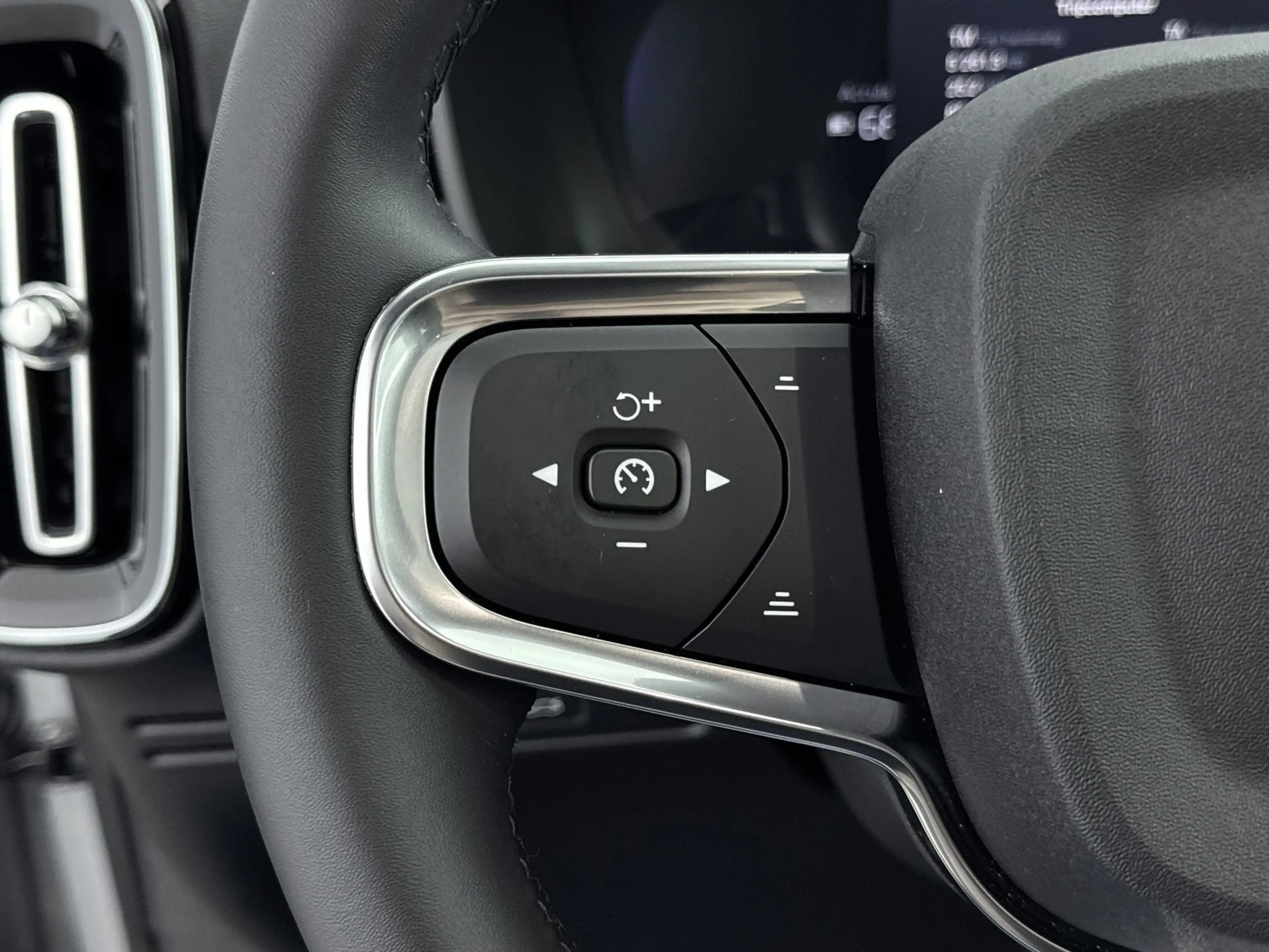 Volvo C40 TWIN ULTIMATE | PANORAMADAK | 20" | WARMTEPOMP | N — photo 28