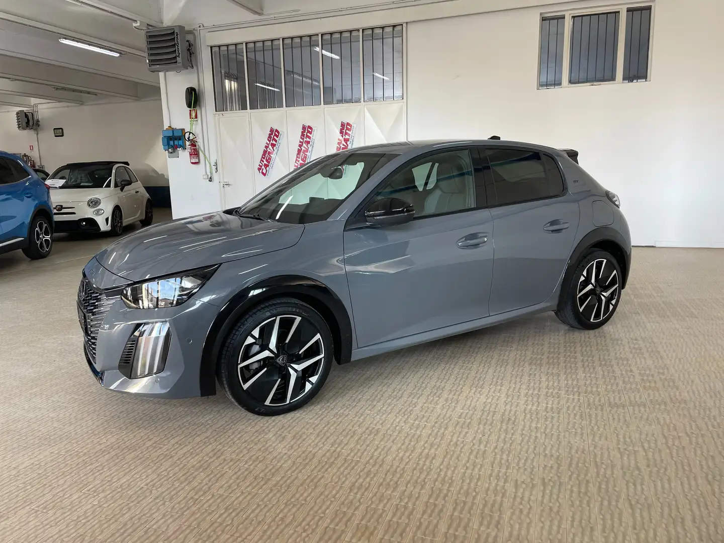 Peugeot 208 1.2 hybrid GT 145cv e-dcs 6 GT 2025 Nav Telecamera Grigio - 2