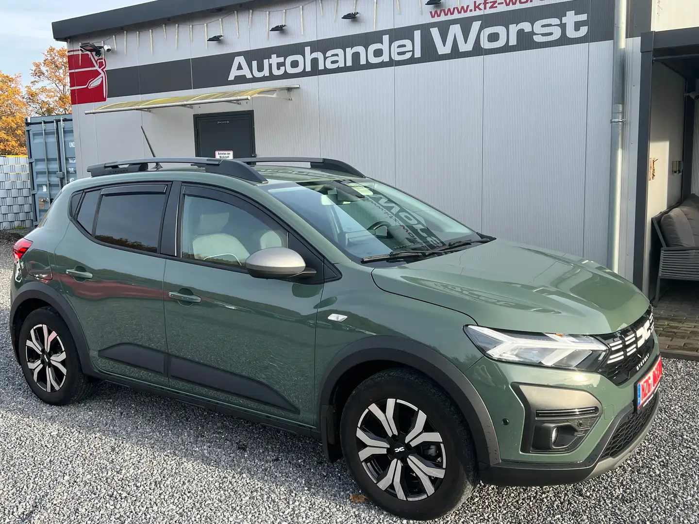Dacia Sandero Essential-Kamera-AHK-Navi-Unfallfrei Groen - 1