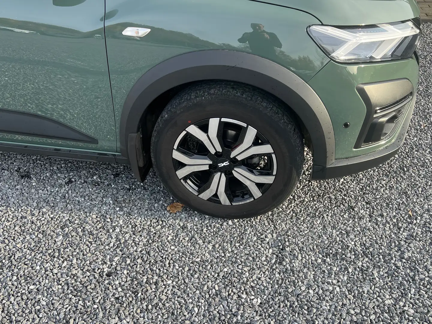 Dacia Sandero Essential-Kamera-AHK-Navi-Unfallfrei Groen - 2