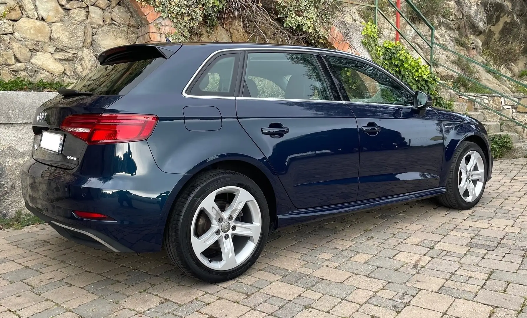 Audi A3 Sportback 1.4TFSI E-TRON 204 Stronic 6 Design Luxe Bleu - 2