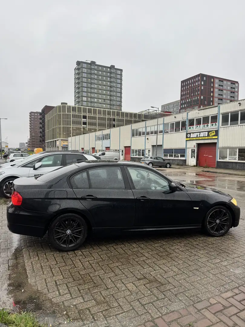 BMW 330 318i Business Line Zwart - 2
