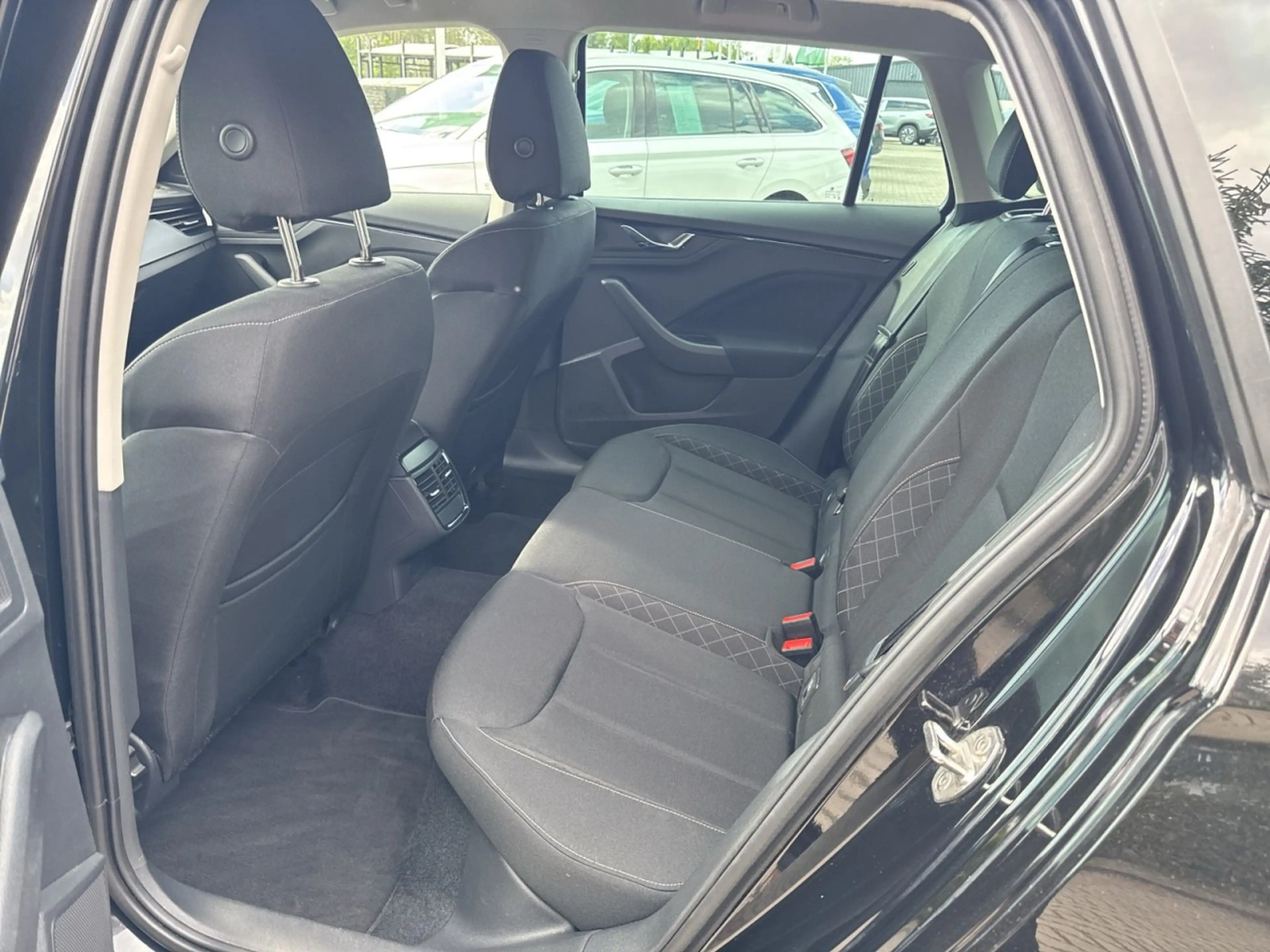 Skoda Kamiq 1.5T 110kW DSG*Sitzheizung*Climatronic*LED Klima — photo 10