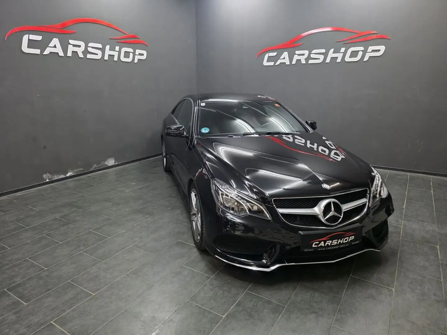 Mercedes-Benz E 220 CDI AMG-Line Schwarz - 2
