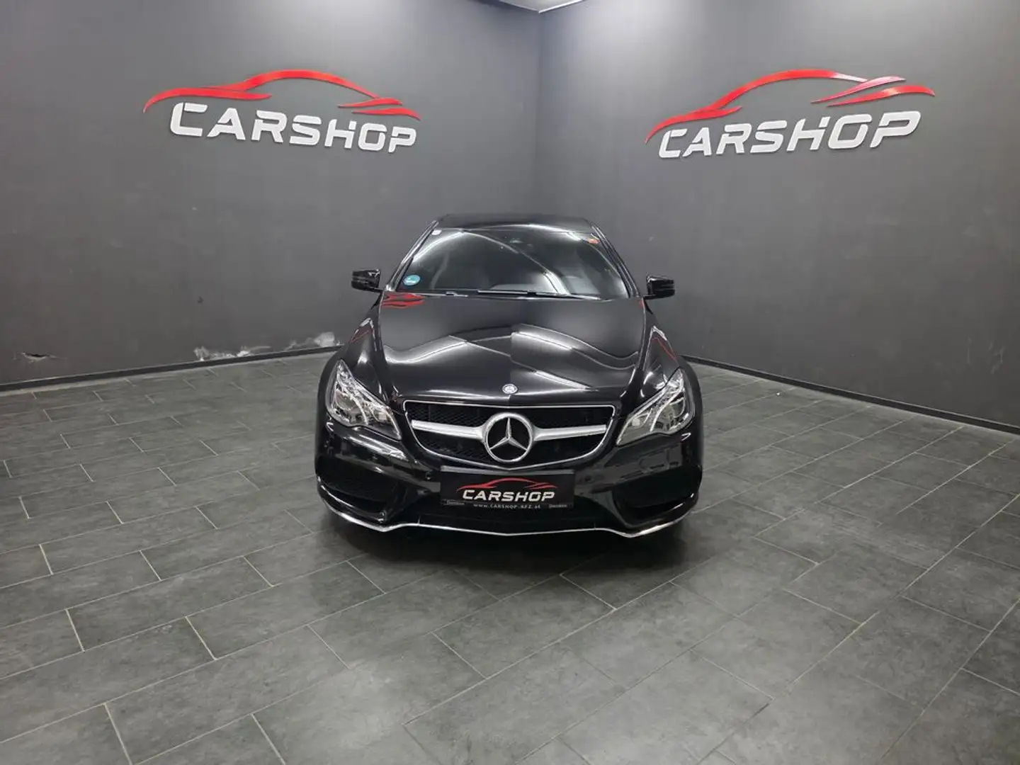Mercedes-Benz E 220 CDI AMG-Line Schwarz - 1