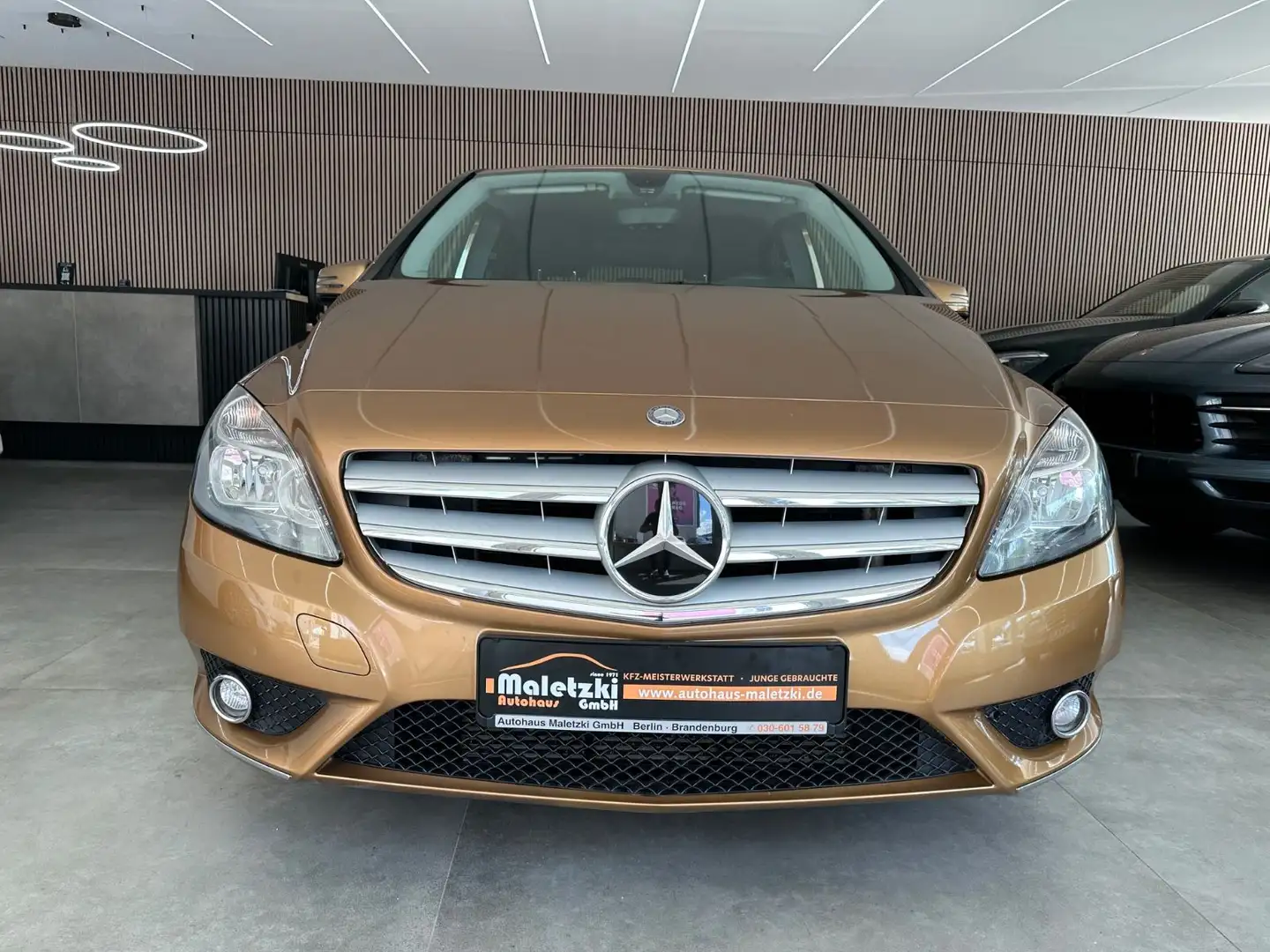Mercedes-Benz B 180 *Navi*SHZ*Klima* Beige - 2