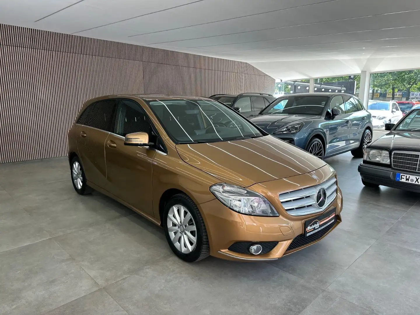 Mercedes-Benz B 180 *Navi*SHZ*Klima* Beige - 1