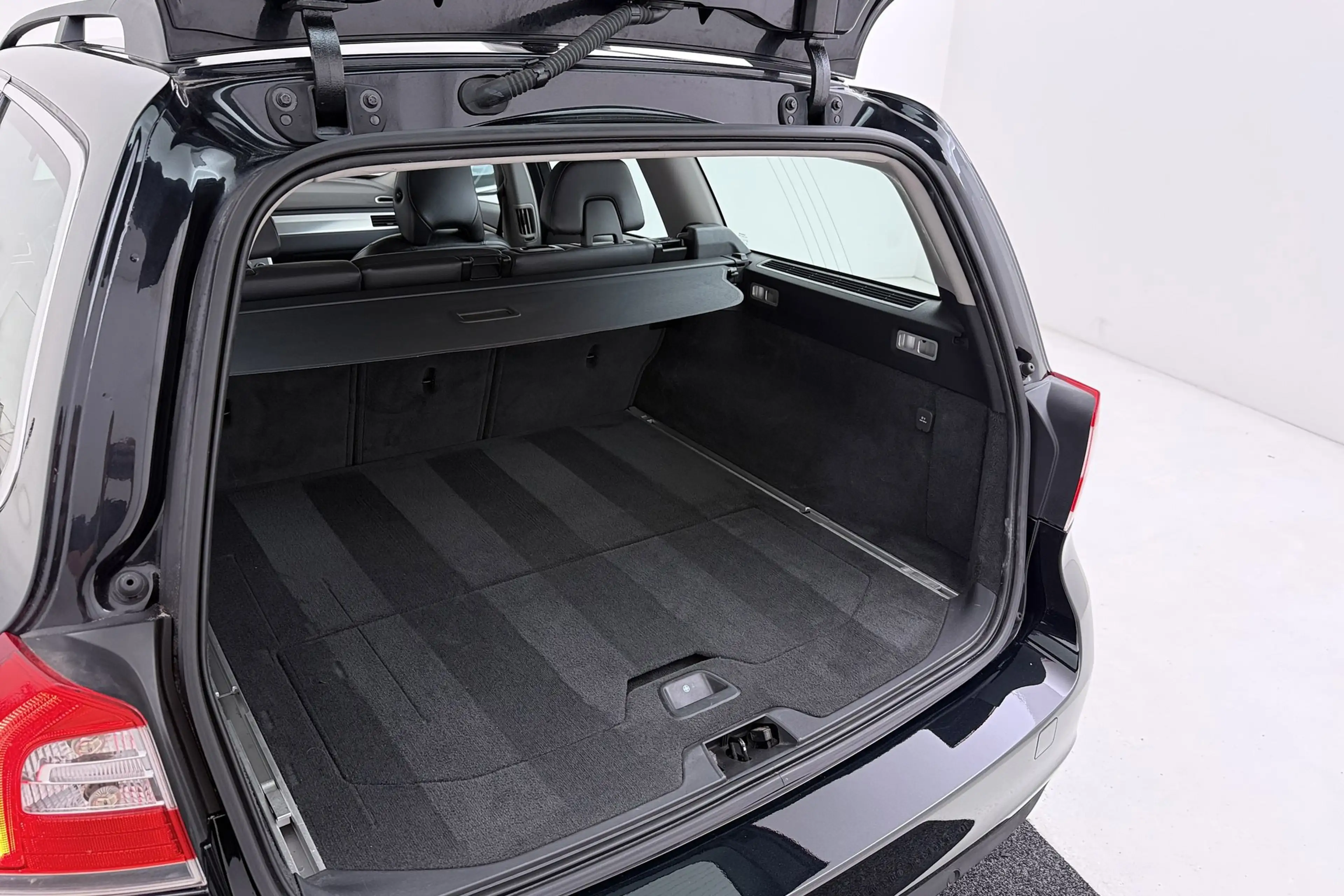 Volvo V70 1.6 T4 Nordic+ | Trekhaak | Org NL | Navigatie | D — photo 38