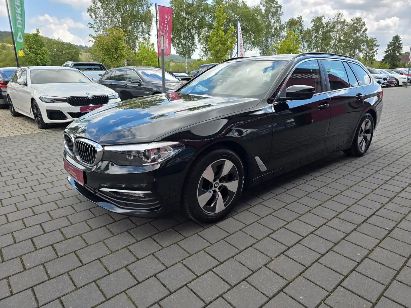 BMW 520 d Touring//LIVE COCKPIT PLUS//CAM//LED//SHZ// Schwarz - 1